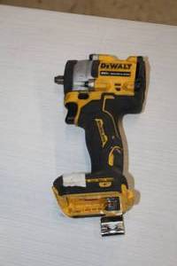 lot 21 image: DeWalt 38 (9.5mm) 20V Compact Wrench DCF923
