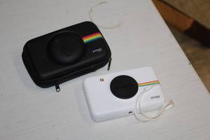 lot 60 image: Polaroid Snap Camera with Case