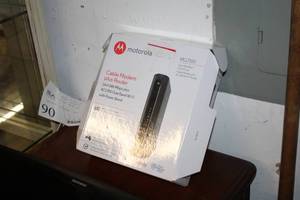 lot 77 image: Motorola AC1900 Dual Band Wi-Fi Cable Modem  Router MG7550 (New )