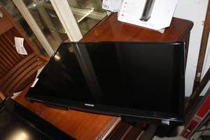 lot 78 image: Samsung 40W 28 TVMonitor UN28H4000AF