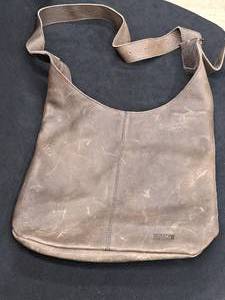 lot 138 image: Duluth Trading Womens Leather Shoulder Bag