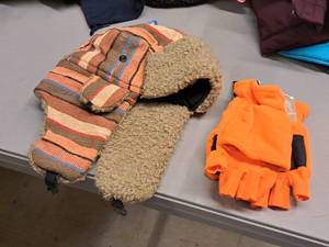 lot 196 image: Lot of  Quiet Wear High Performance Hunting Gloves, Solaray Bomber Hat Deluxe, Assorted Hats and Gloves