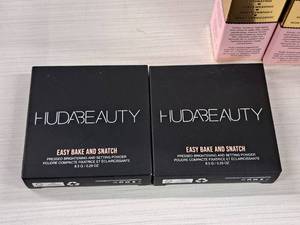 lot 157 image: Lot of (2) Huda Beauty Easy Bake and Snatch 0.29-oz Pound Cake Loose Setting Powder