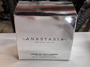 lot 168 image: Anastasia Beverly Hills 0.9-oz Translucent Loose Setting Powder