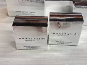 lot 170 image: Lot of (2) Anastasia Beverly Hills 0.21-oz. Translucent Loose Setting Powder