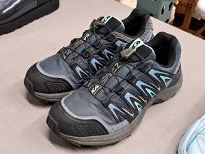 lot 208 image: Solomon Ortholite Size 9 Womens Shoes (New )