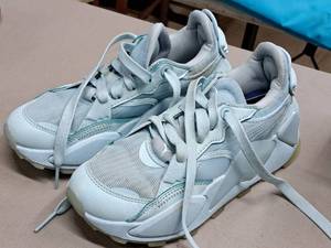 lot 209 image: Size 7 Womens Shoes