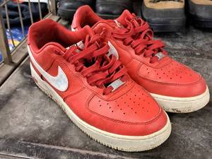 lot 221 image: Nike Size 910 Mens Shoes