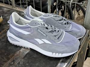 lot 222 image: Reebok Size 10-12 Mens Shoes