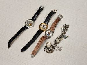 lot 270 image: Lot of (4) Mickey Mouse Kids Wrist Watches