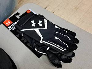 lot 286 image: Lot of (1 Pair) Under Armour Size X-Large Batting Gloves