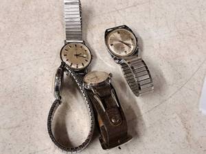 lot 247 image: Lot of (4) Timex Mens Wrist Watches