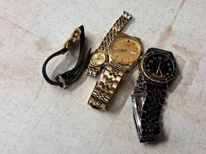 lot 252 image: Lot of (4) Seiko Mens Wrist Watches