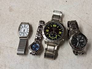 lot 254 image: Lot of (4) Wrist Watches