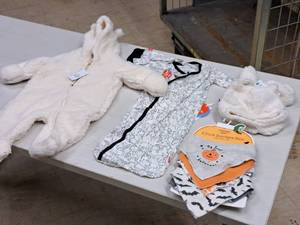 lot 297 image: Lot of (4) Baby Clothes 0-3 Months - (2) Onsies, (1) Bandana Bibs, (1) Hat & Gloves