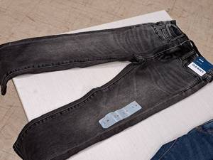 lot 317 image: Lot of (1 Pair) Old Navy Size 5 Girls Jeans Slim Fit