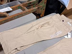 lot 320 image: Lot of (3) Old Navy Size 8 Girls Khaki - Skinny Stretch