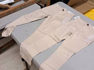 lot 322 image: Old Navy Size 8 Girls Khaki - Skinny Stretch and Skinny Slim Stretch