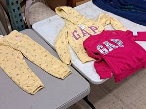 lot 325 image: Gap Size X-Small Girls Clothing - Sweat Suit Set and Sweater