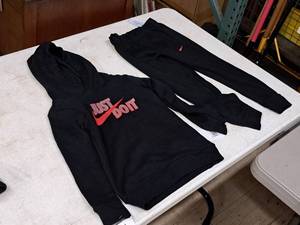 lot 342 image: Nike Just Do It Size Medium Boys Clothing - Pullover Hoodie, Sweat Pant