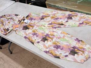 lot 382 image: Size 1X Womens Clothing Set - Sleeveless Shirt, Pant