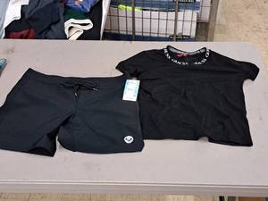 lot 379 image: Size Medium Clothing - Roxy Board Shorts, Guess Shirt