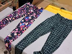 lot 372 image: Lot of (2) Calvin Klein Performance Size X-Small Womens Stretch Legging