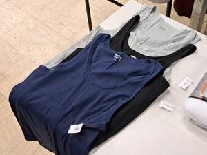 lot 386 image: Lot of (3) Gap Body Size X-Large A-Shirts