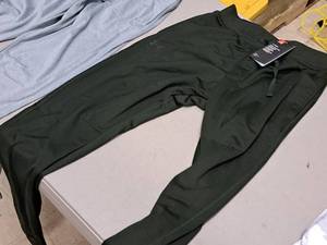 lot 396 image: Under Armour Cold Gear Size Small Jogger