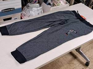 lot 402 image: Nike Size Medium Sweat Pant
