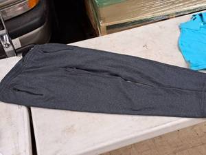 lot 415 image: Size Large Dynamic Fleece Jogger