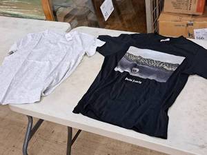 lot 417 image: Lot of (2) Size Large T-Shirts - Loft, Palm Angels