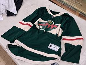 lot 418 image: Size LXL Minnesota Wild logo NHL Hockey Jersey