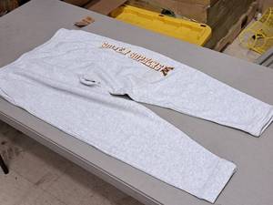 lot 420 image: Knights Apparel Size X-Large Minnesota Golden Gophers logo Sweats