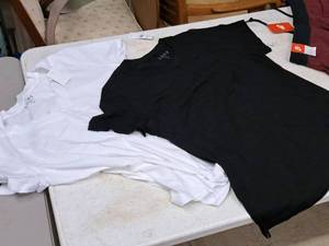 lot 421 image: Lot of (2) Loft Size X-Large T-Shirts