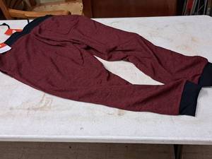 lot 422 image: Nike Size X-Large Sweats