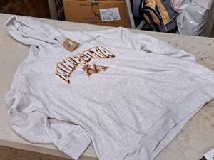 lot 426 image: Size 2X-Large Gophers logo Pullover Hoodie