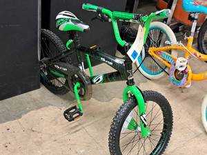 lot 432 image: Surge 14 Boys Single-speed BMX Bike 12 Black Frame