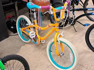 lot 433 image: Schwinn 14 Girls Single-speed BMX Bike 12 Orange Frame