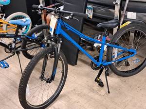 lot 435 image: Specialized 20 Boys Trail Bike 13 Blue Frame
