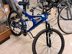 lot 436 image: Magna Outreach 20 Mens 21-speed Trail Bike 18 Blue Frame