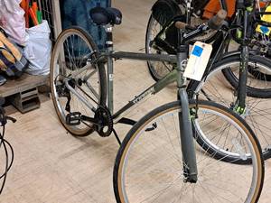 lot 437 image: Schwinn Addison 24 Mens 10-speed Street Bike 18 Gray Frame