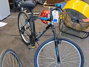 lot 446 image: Roadmaster Granite Peak 22 Mens Trail Bike 19 Black Frame