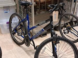 lot 452 image: Trek 3700 22 Womens Trail Bike 20 BlueBlack Frame