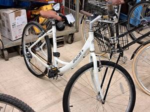 lot 454 image: Breezer 22 Womens Trail Bike 18 White Frame