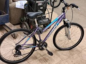 lot 459 image: Schwinn High Plains 22 Womens Trail Bike 17 Purple Frame