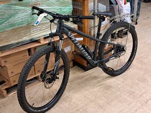 lot 462 image: Specialized 22 Mens Trail Bike 20 Black Frame