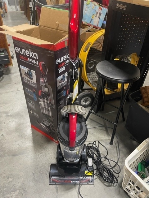 lot 67 image: Eureka Dash Sprint Vacuum Cleaner