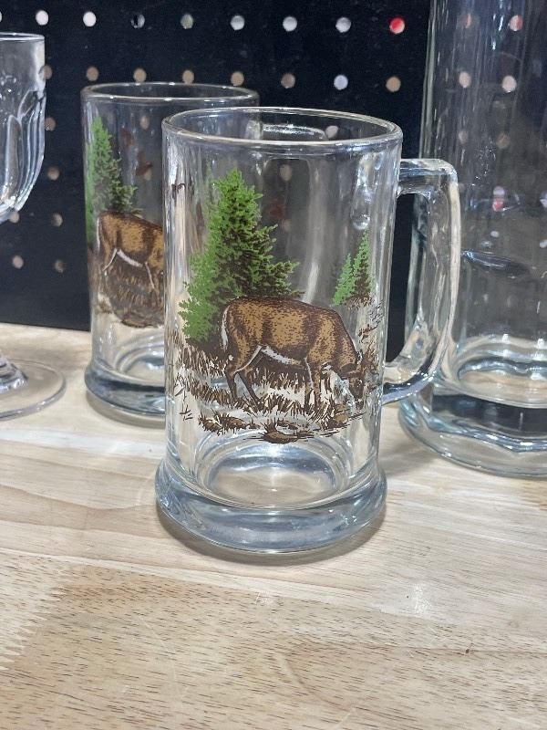 lot 83 image: Glasses