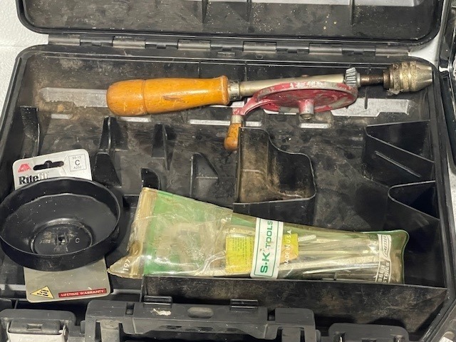 lot 66 image: Electric Heater and Hand Tools